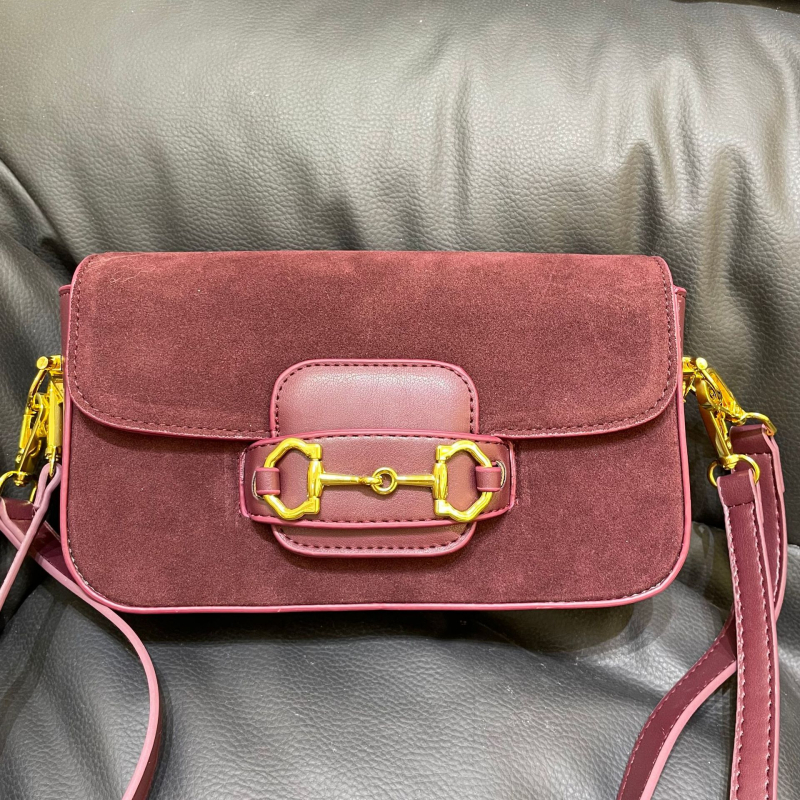 Ženska torbica s kopčom u obliku potkove, retro stil, mat nubuk koža, crossbody
