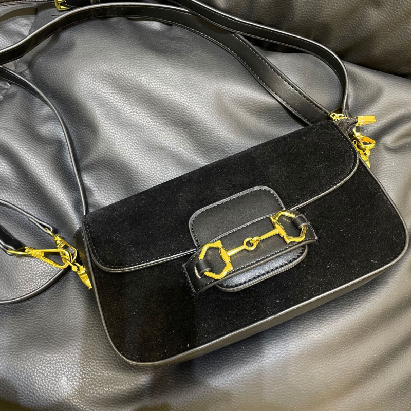 Ženska torbica s kopčom u obliku potkove, retro stil, mat nubuk koža, crossbody