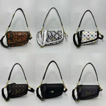 Sedlovita crossbody torba s uzorkom zmijske kože, vintage europsko-američki stil, PU koža, mala veličina, jedan remen, magnetsko zatvaranje, džep sa zatvaračem, lagani luksuz