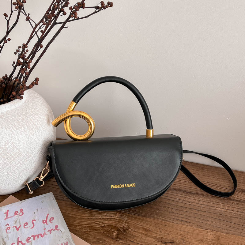 Stilna sedlastog oblika torbica s premium teksturom, univerzalna za nošenje na rame i crossbody, za posao i svakodnevnu uporabu