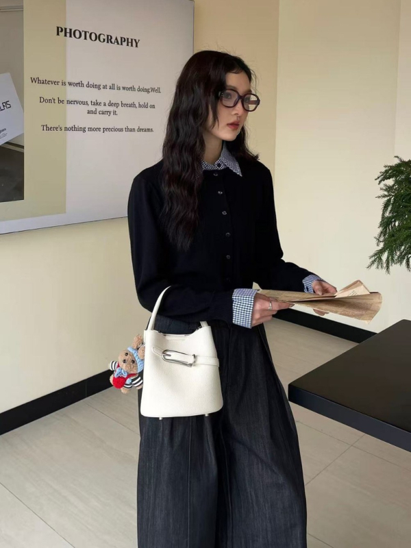 Prava kožna bucket torba s vezicom i crossbody remenom – za svakodnevnu uporabu