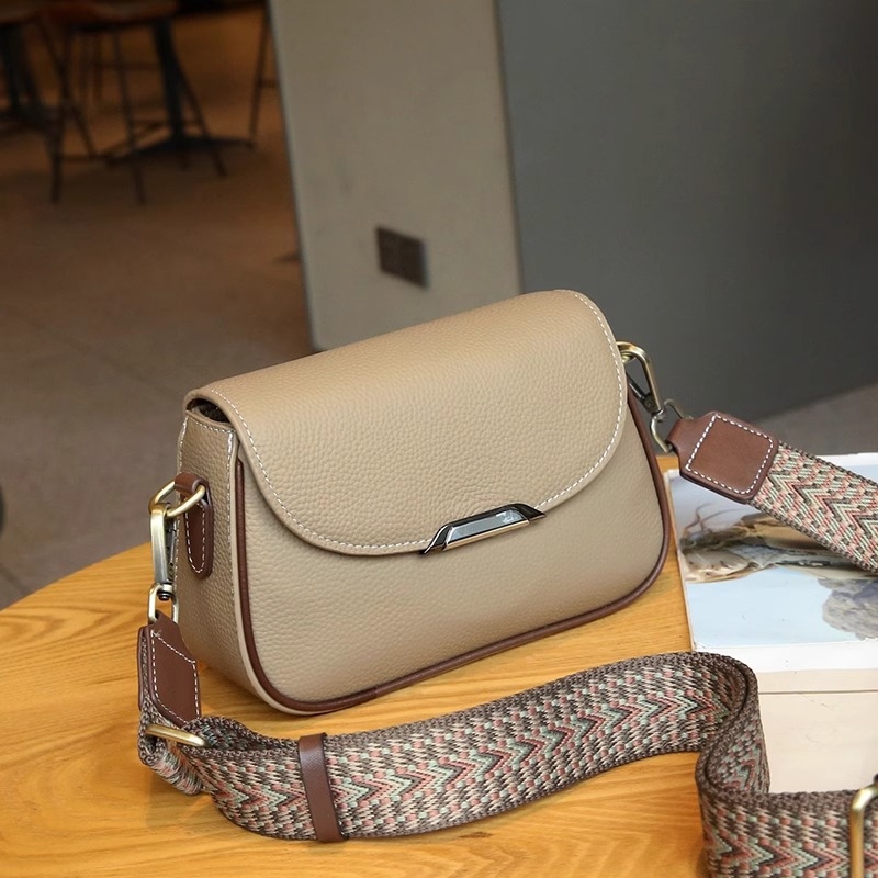 Ženska kožna crossbody torbica s džepom za telefon i novčanik, kompaktni kvadratni oblik