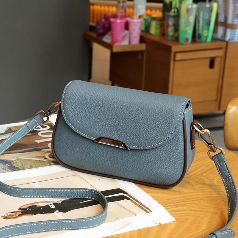 Ženska kožna crossbody torbica s džepom za telefon i novčanik, kompaktni kvadratni oblik