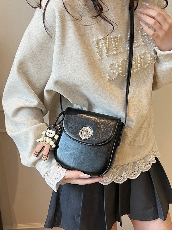 Proljetno-ljetna vintage torba tip sedlo u francuskom stilu, nišna torba preko ramena, crossbody, teksturirana, jednostavna i slatka s cartoon motivom.