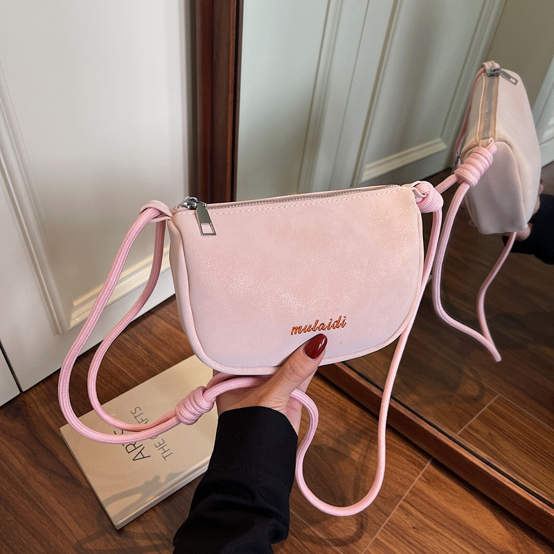 Ženska PU crossbody torba, oblik rog, mali kvadratić, vintage casual stil.