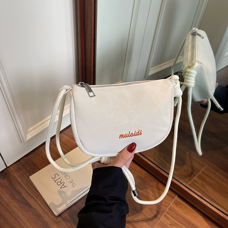 Ženska PU crossbody torba, oblik rog, mali kvadratić, vintage casual stil.
