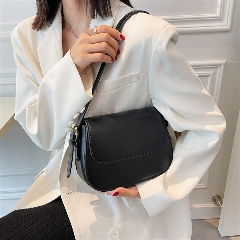 Prilagođena ženska torbica srednje veličine kvadratnog oblika, s teksturom visokog kvaliteta, jednobojna, elegantna i minimalistička, crossbody torba s jednim remenom