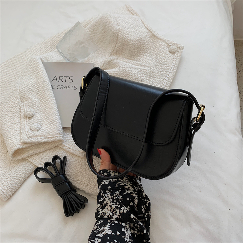 Prilagođena ženska torbica srednje veličine kvadratnog oblika, s teksturom visokog kvaliteta, jednobojna, elegantna i minimalistička, crossbody torba s jednim remenom