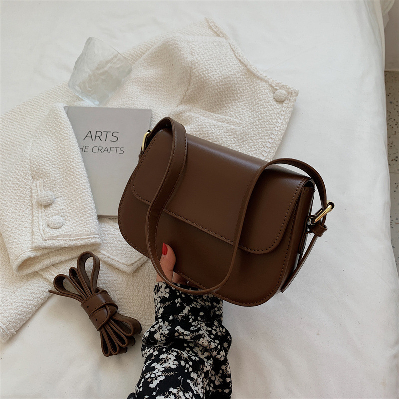 Prilagođena ženska torbica srednje veličine kvadratnog oblika, s teksturom visokog kvaliteta, jednobojna, elegantna i minimalistička, crossbody torba s jednim remenom