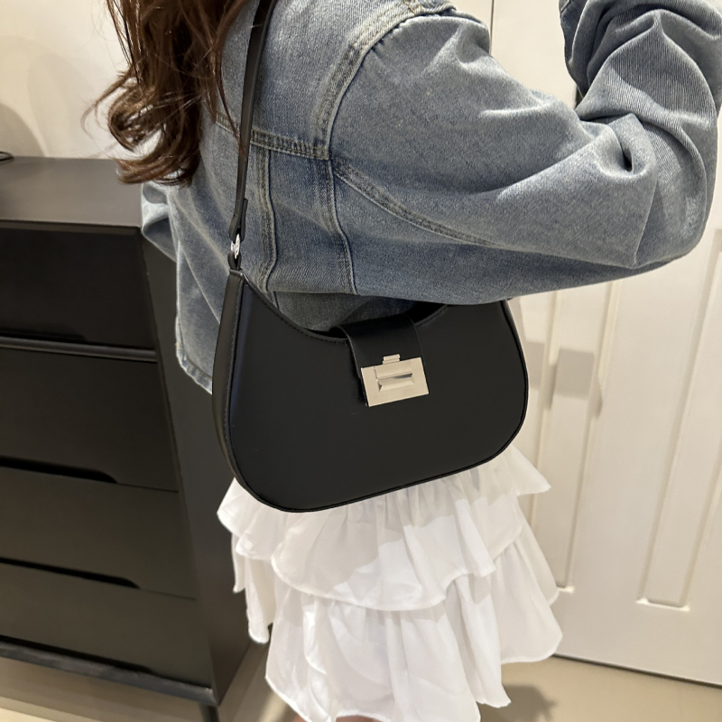 Ženska crossbody torbica, 2024 novi model, retro sedlo dizajn, teksturirana površina, za svakodnevnu upotrebu