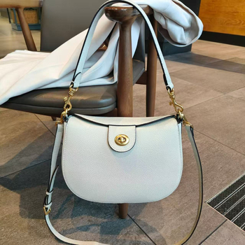 Ženska kožna torbica tipa sedlo, mala crossbody torbica, novi model 2026, polukružni retro stil, teksturirana površina
