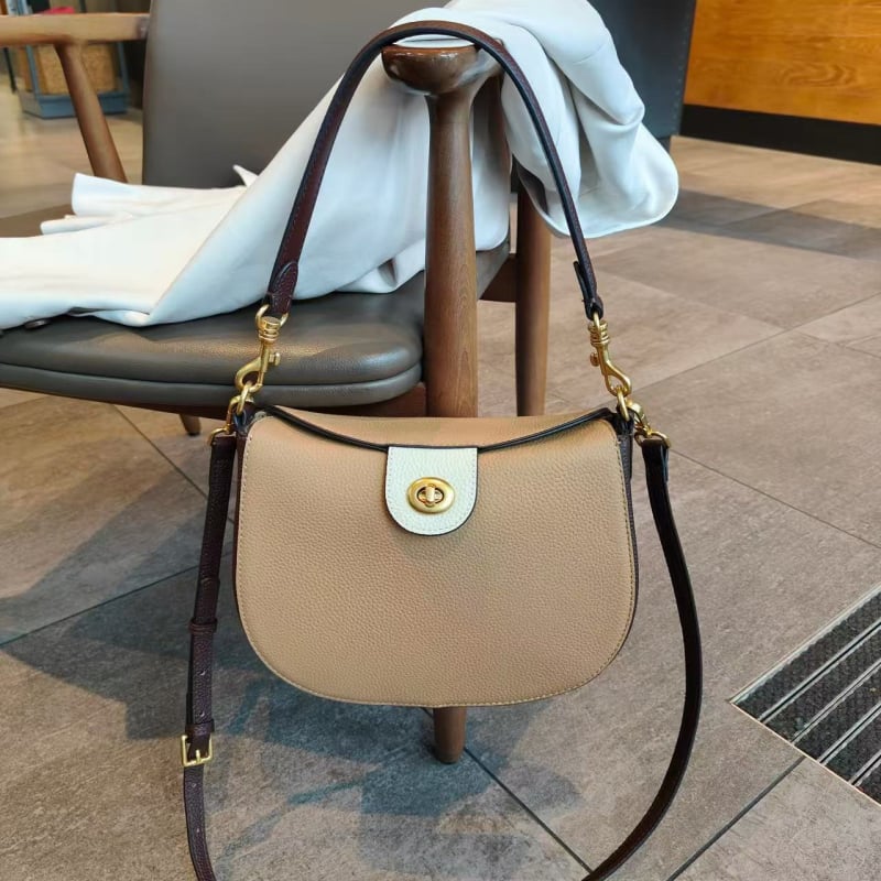 Ženska kožna torbica tipa sedlo, mala crossbody torbica, novi model 2026, polukružni retro stil, teksturirana površina