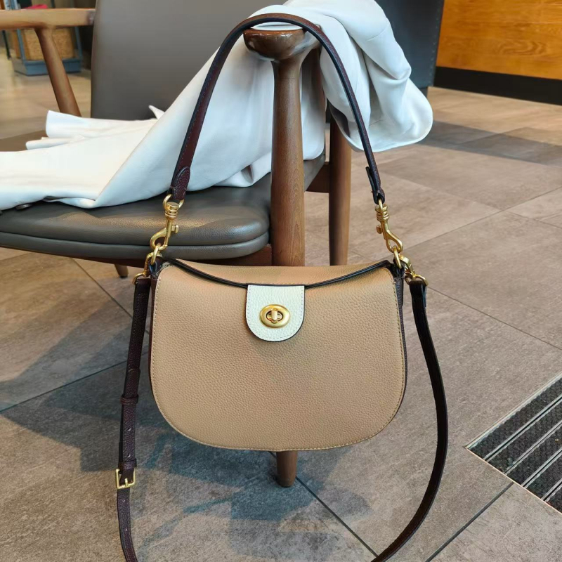 Ženska kožna torbica tipa sedlo, mala crossbody torbica, novi model 2026, polukružni retro stil, teksturirana površina