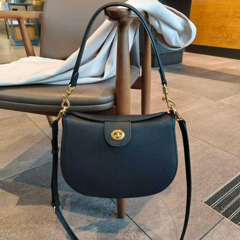 Ženska kožna torbica tipa sedlo, mala crossbody torbica, novi model 2026, polukružni retro stil, teksturirana površina