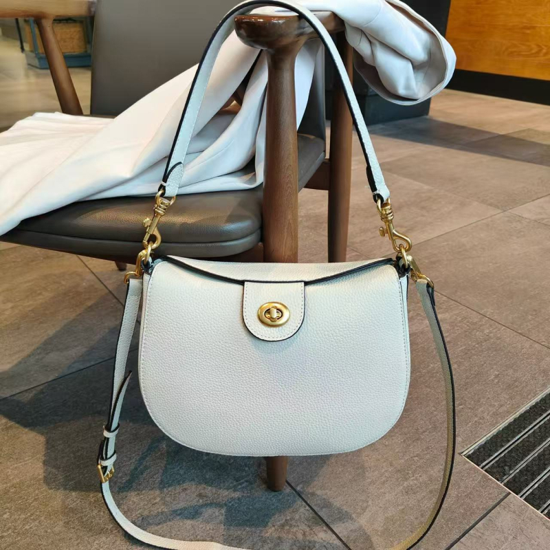 Ženska kožna torbica tipa sedlo, mala crossbody torbica, novi model 2026, polukružni retro stil, teksturirana površina