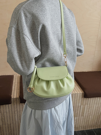 Ženska mala sedlovna torbica, crossbody, PU koža s teksturom oblaka, 2026 model