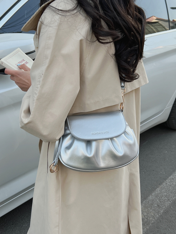 Ženska mala sedlovna torbica, crossbody, PU koža s teksturom oblaka, 2026 model