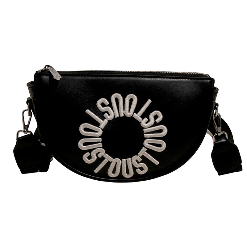 Ukrasno izvezena PU kožna crossbody torba, kompaktna i lagana, u obliku polumjesne sedlovite torbe, s jednom naramenicom