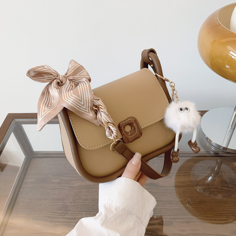 Ženska torba u korejskom stilu, novi nišni dizajn, svestrana modna dopuna, elegantna svilena šal torba tip sedlo, torba preko ramena, mala kvadratna torba