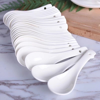 Lingură ceramică albă pentru restaurante, cu mâner extins, lingură de supă cu fund plat.
