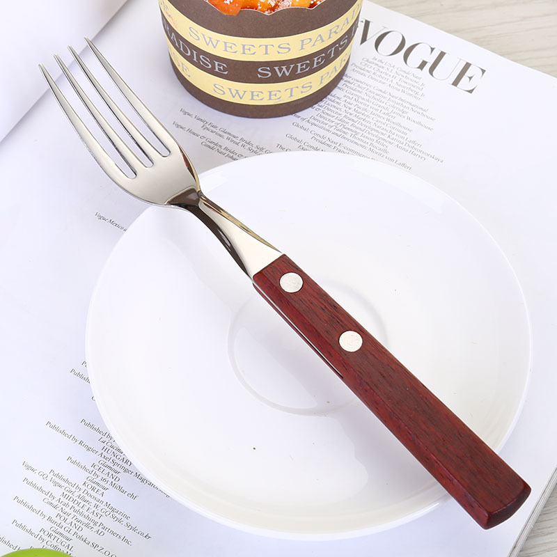 Set de tacâmuri din oțel inoxidabil 304 cu mânere din lemn, stil occidental — include lingură, cuțit pentru steak, furculiță, lingură de supă și lingură de desert