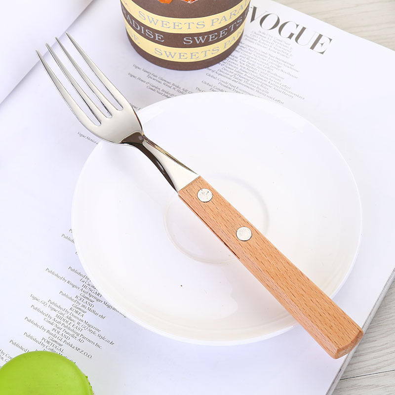 Set de tacâmuri din oțel inoxidabil 304 cu mânere din lemn, stil occidental — include lingură, cuțit pentru steak, furculiță, lingură de supă și lingură de desert