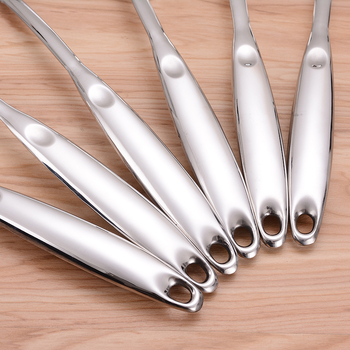 Set de ustensile de bucătărie din oțel inoxidabil, cu spatulă, lingură cu găuri și polonic — mânere groase, izolație termică.