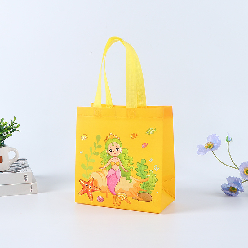 Geantă din material nețesut cu design cartoon – geantă cadou personalizată pentru bomboane de ziua de naștere, laminată