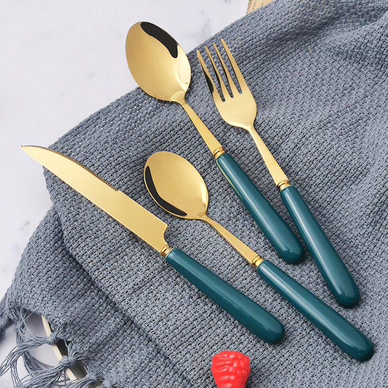 Set Nordic din ceramică și oțel inoxidabil: cuțit, furculiță, lingură și bețișoare, pentru utilizare acasă și în restaurant.