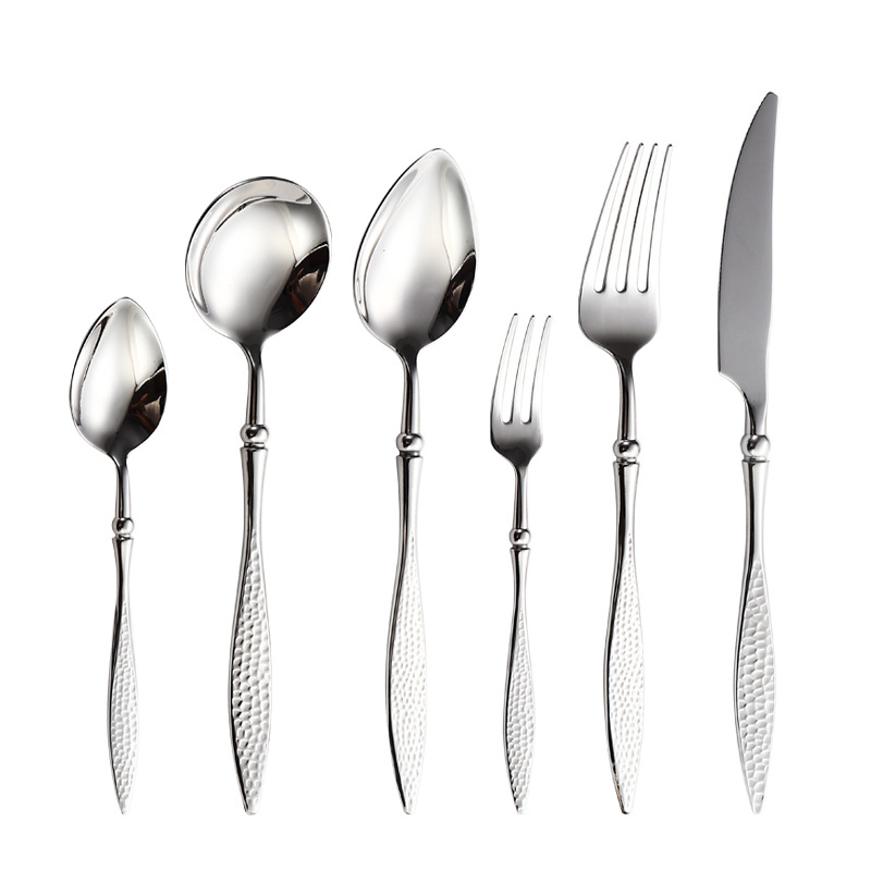 Set de tacâmuri occidentale din oțel inoxidabil 304 cu design de frunză de salcie și finisaj platinat; include cuțit pentru steak, furcă, linguri și desert, furculiță și lingură de desert