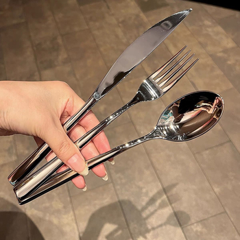 Set tacâmuri din trei piese cu design italian pentru restaurante de steak de lux, oțel inoxidabil 316, lux ușor