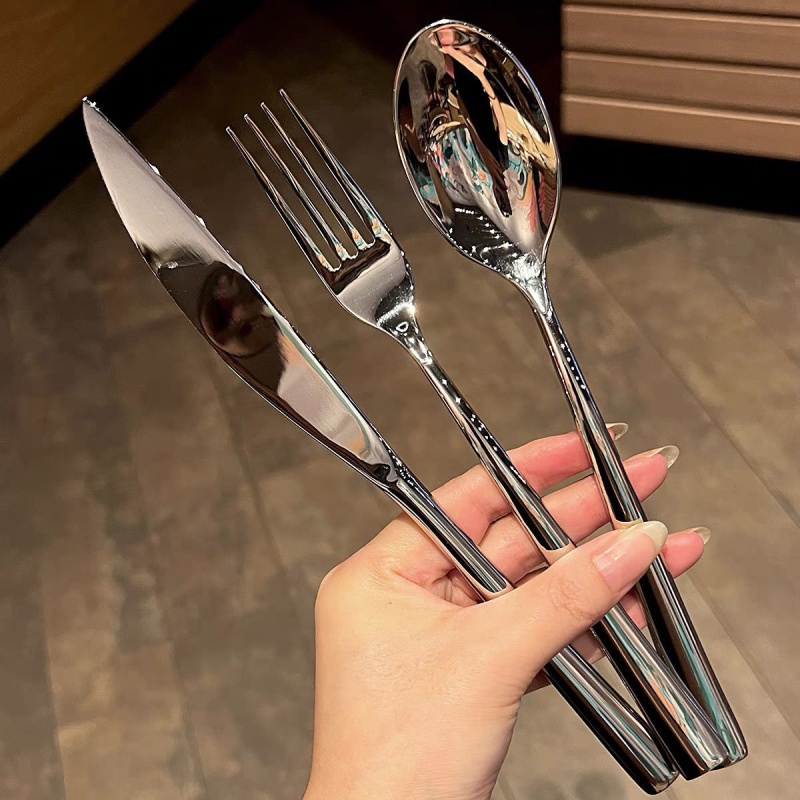 Set tacâmuri din trei piese cu design italian pentru restaurante de steak de lux, oțel inoxidabil 316, lux ușor