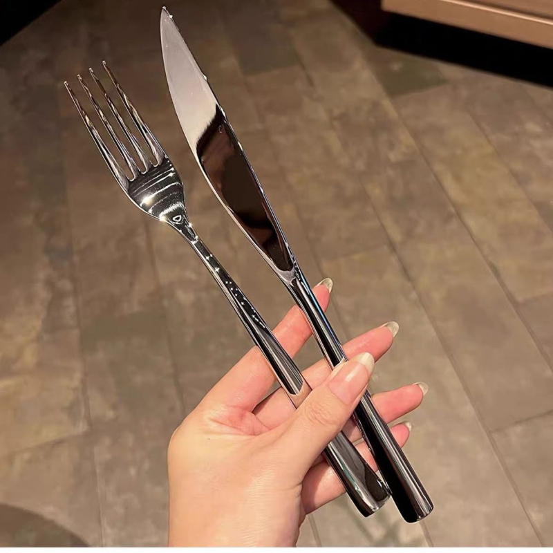 Set tacâmuri din trei piese cu design italian pentru restaurante de steak de lux, oțel inoxidabil 316, lux ușor