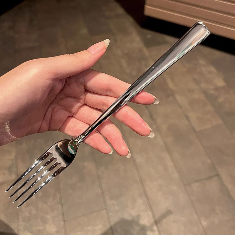 Set tacâmuri din trei piese cu design italian pentru restaurante de steak de lux, oțel inoxidabil 316, lux ușor