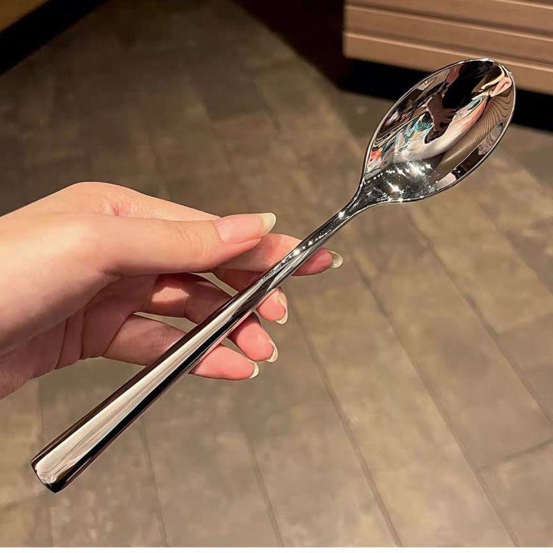 Set tacâmuri din trei piese cu design italian pentru restaurante de steak de lux, oțel inoxidabil 316, lux ușor
