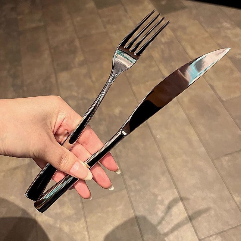Set tacâmuri din trei piese cu design italian pentru restaurante de steak de lux, oțel inoxidabil 316, lux ușor