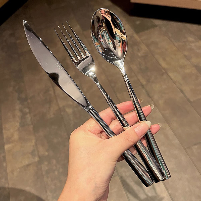 Set tacâmuri din trei piese cu design italian pentru restaurante de steak de lux, oțel inoxidabil 316, lux ușor
