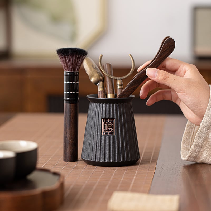 Set ceremonial de ceai „Six Gentlemen“ cu accesorii: cuțit pentru ceai, clips pentru ceai, perie pentru ceai, lingură pentru ceai și dispozitiv de preparare a ceaiului