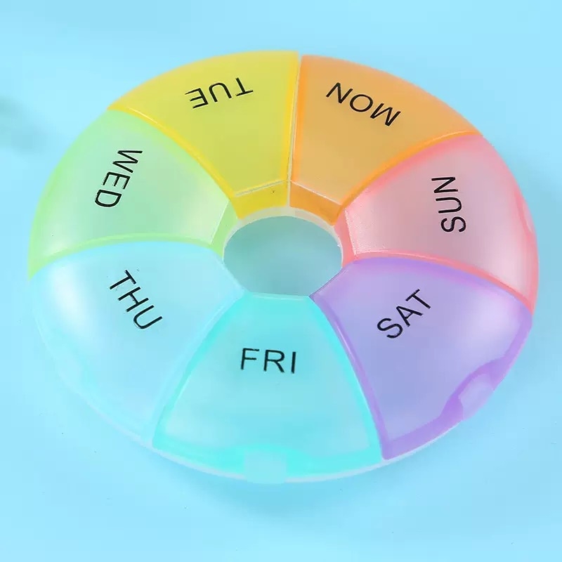 Organizator colorat pentru medicamente de 7 zile, capacitate mare, portabil, din plastic, cu compartimente divizate și protecție împotriva umezelii