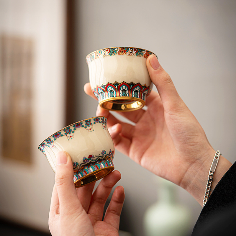 Ceașcă ceramică cu lotus – unică, pentru degustare personală de ceai Gongfu