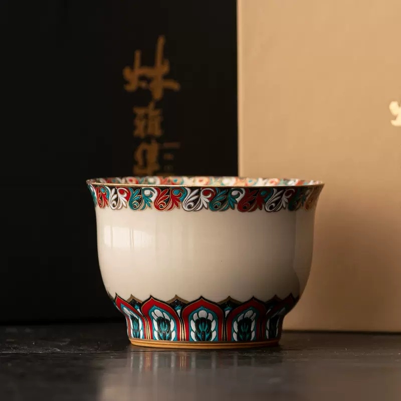 Ceașcă ceramică cu lotus – unică, pentru degustare personală de ceai Gongfu