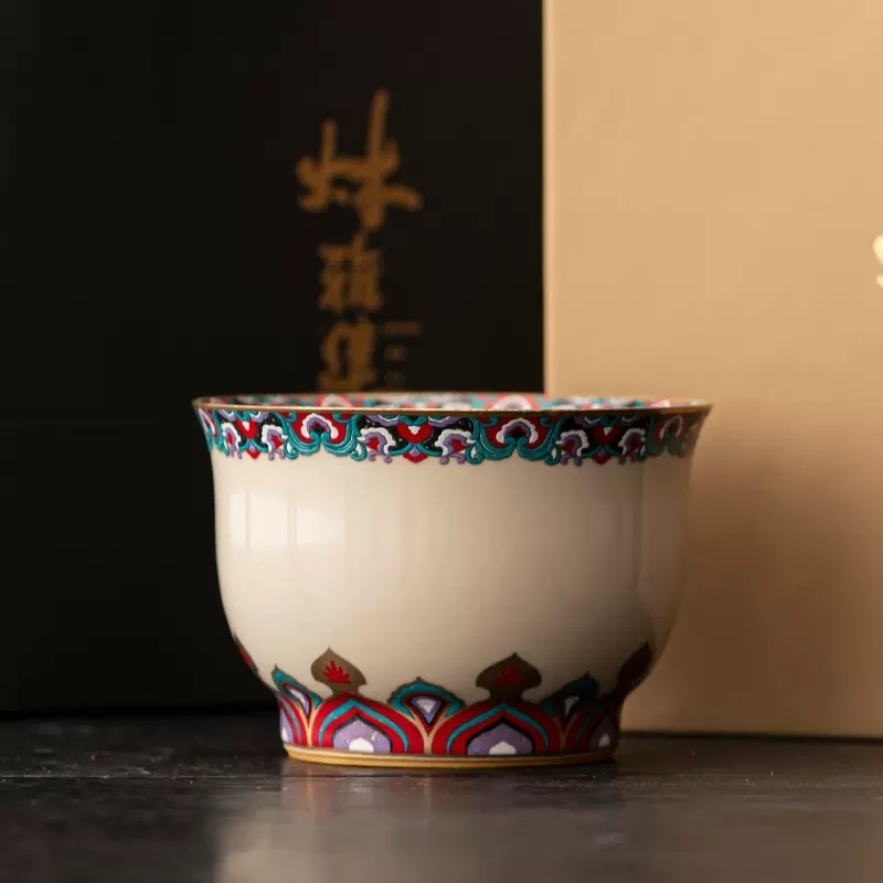Ceașcă ceramică cu lotus – unică, pentru degustare personală de ceai Gongfu