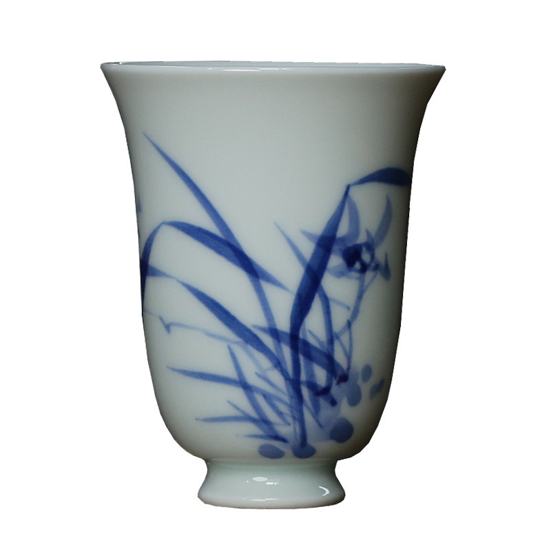 Ceai albastru-alb pictat manual cu motive de prun, orhidee, bambus și crizantemă — ceramică Jingdezhen, culoare sub glazură, ceașcă Four Friends, cadou