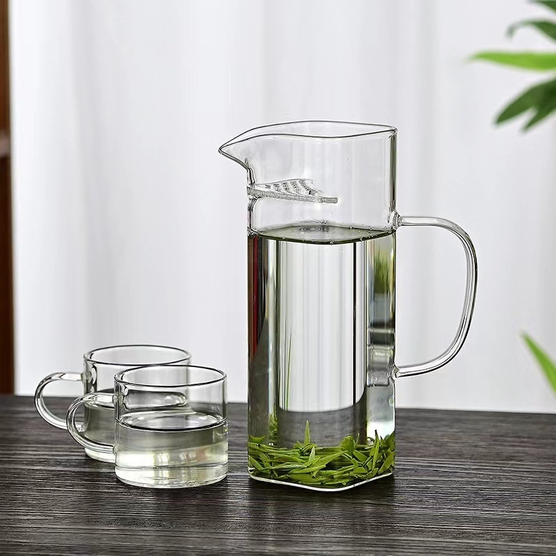 Căniță pătrată, în formă de semicerc, din sticlă borosilicată, rezistentă la temperaturi înalte, ceașcă pentru separarea ceaiului de apă cu mâner