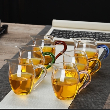 Set Gongfu din sticlă borosilicat transparentă, rezistentă la căldură, cu mâner colorat; include ceainic și ceșți de ceai