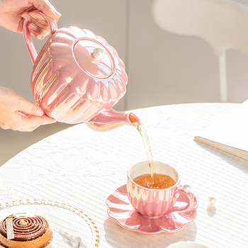 Ceainic ceramic cu luciu perlat și motiv floral – set de ceai pentru acasă, ceai de după-amiază în stil britanic