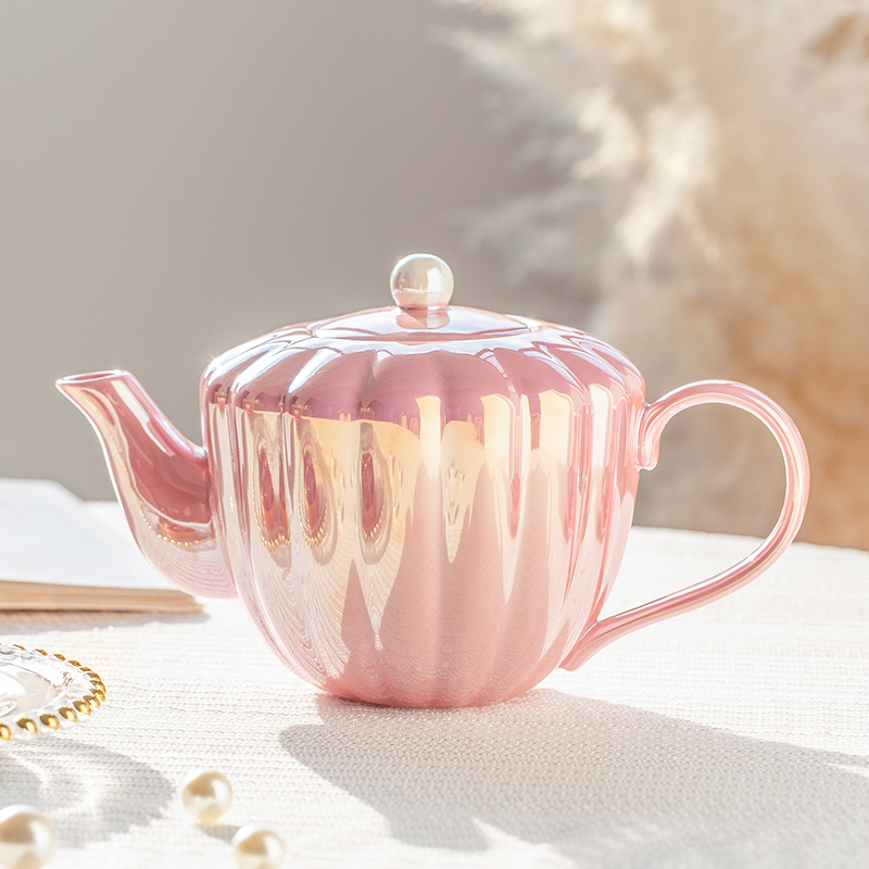 Ceainic ceramic cu luciu perlat și motiv floral – set de ceai pentru acasă, ceai de după-amiază în stil britanic