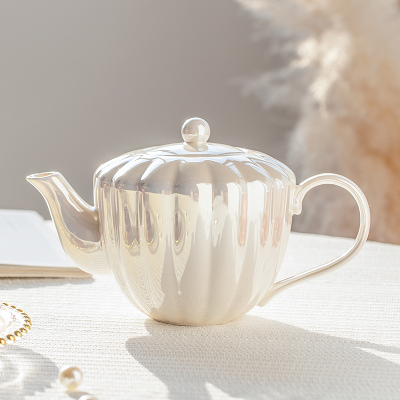 Ceainic ceramic cu luciu perlat și motiv floral – set de ceai pentru acasă, ceai de după-amiază în stil britanic