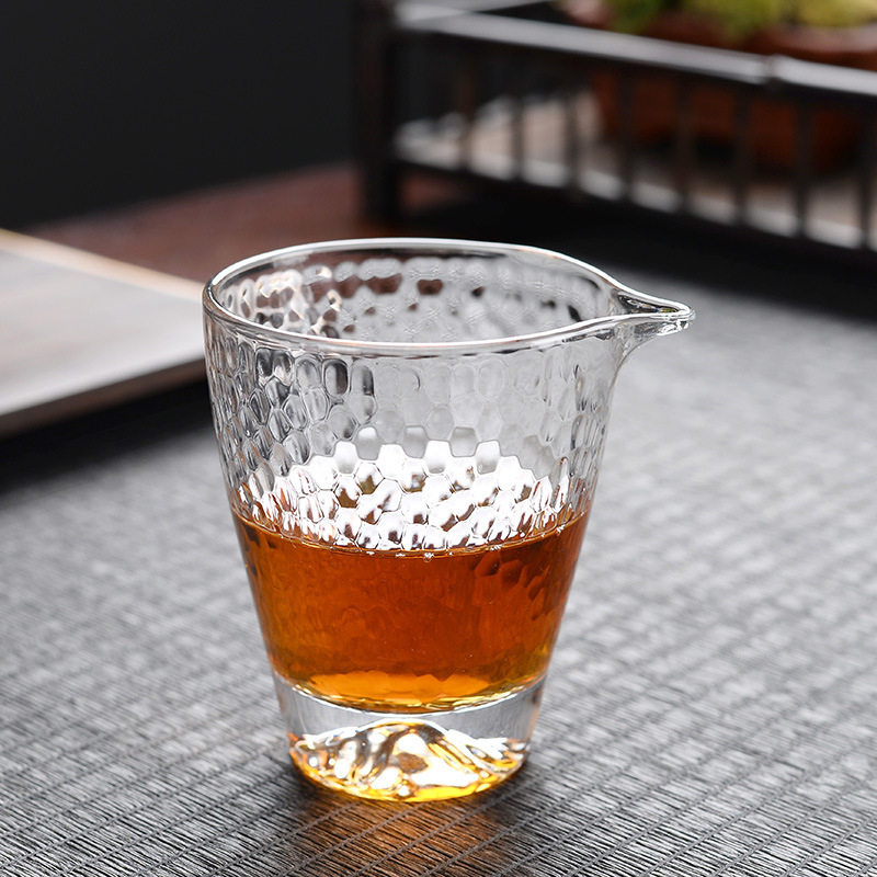 Ceșcuță de ceai din sticlă borosilicică cu filtru, rezistentă la temperaturi înalte, mâner gravat, separator pentru ceai