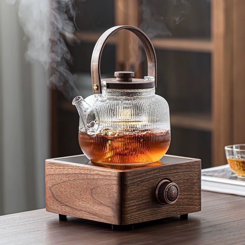 Ceainic din sticlă borosilicată înaltă, cu dungi verticale, capac din lemn de nuc, culoare cenușiu fumuriu, rezistent la temperaturi înalte